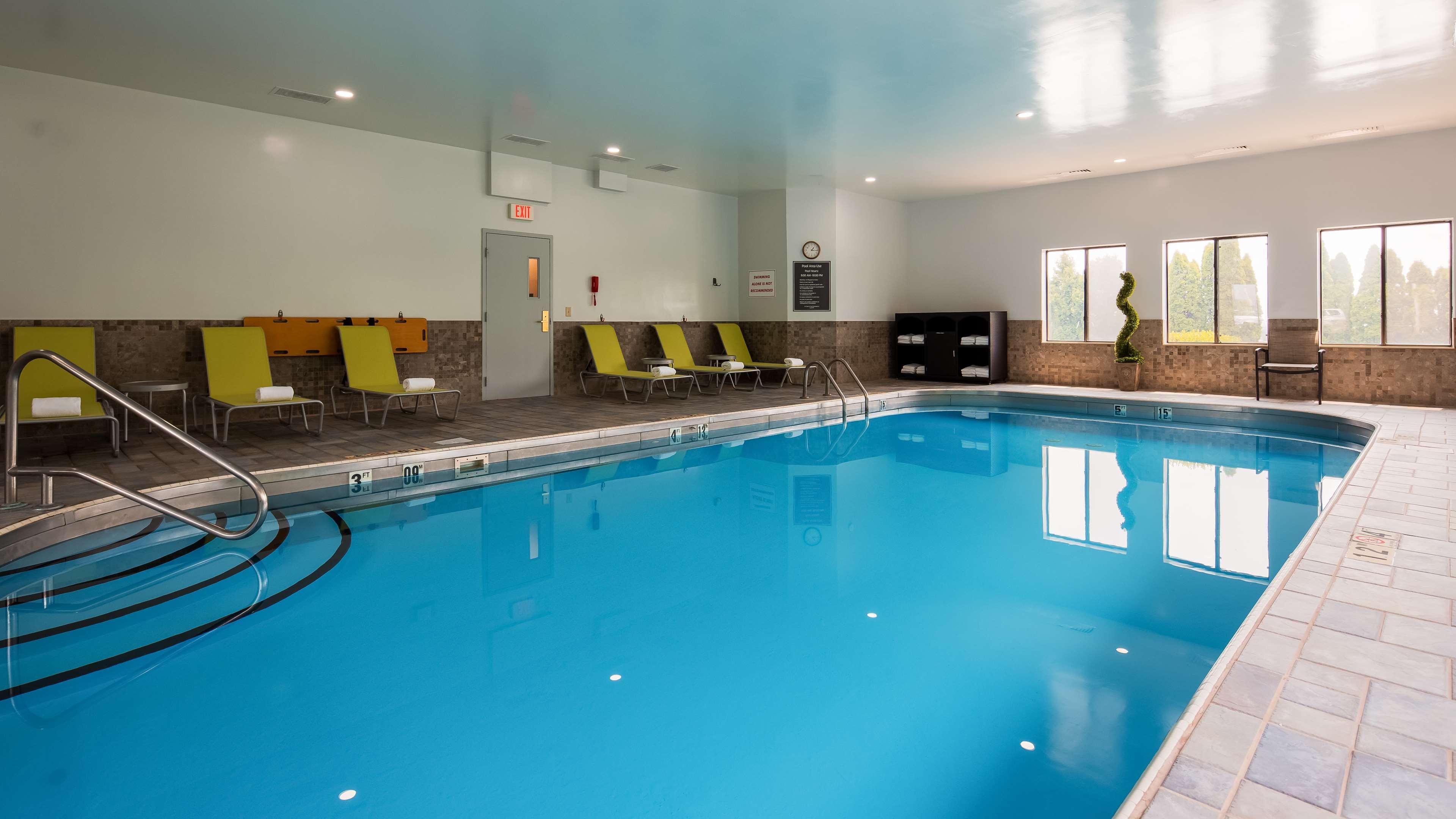 Best Western Hartford Hotel And Suites Exterior photo