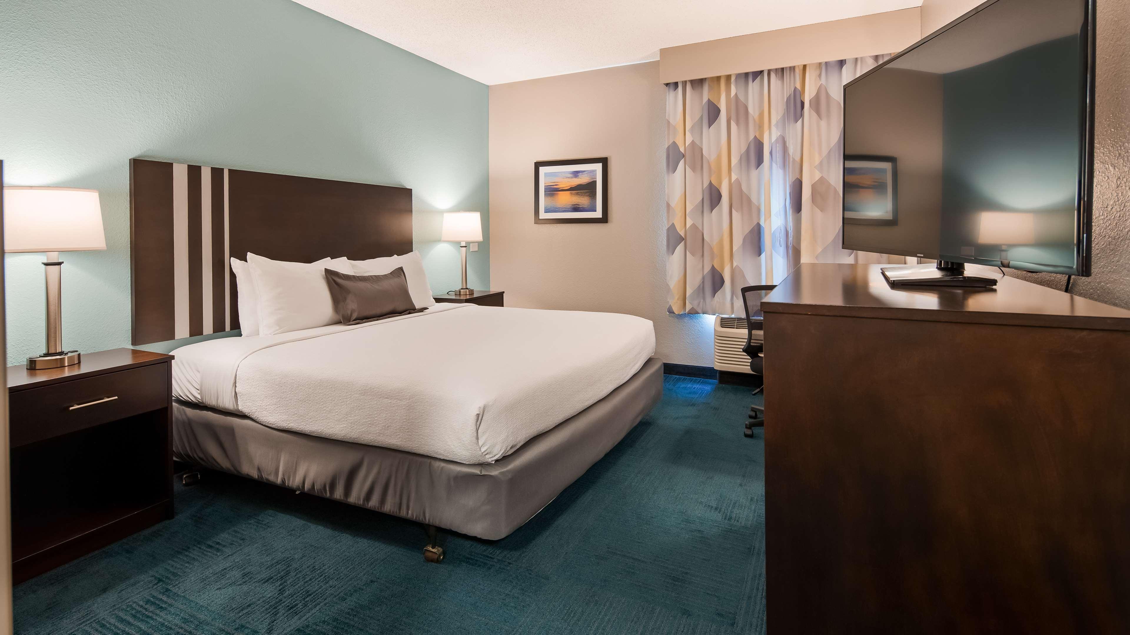Best Western Hartford Hotel And Suites Exterior photo