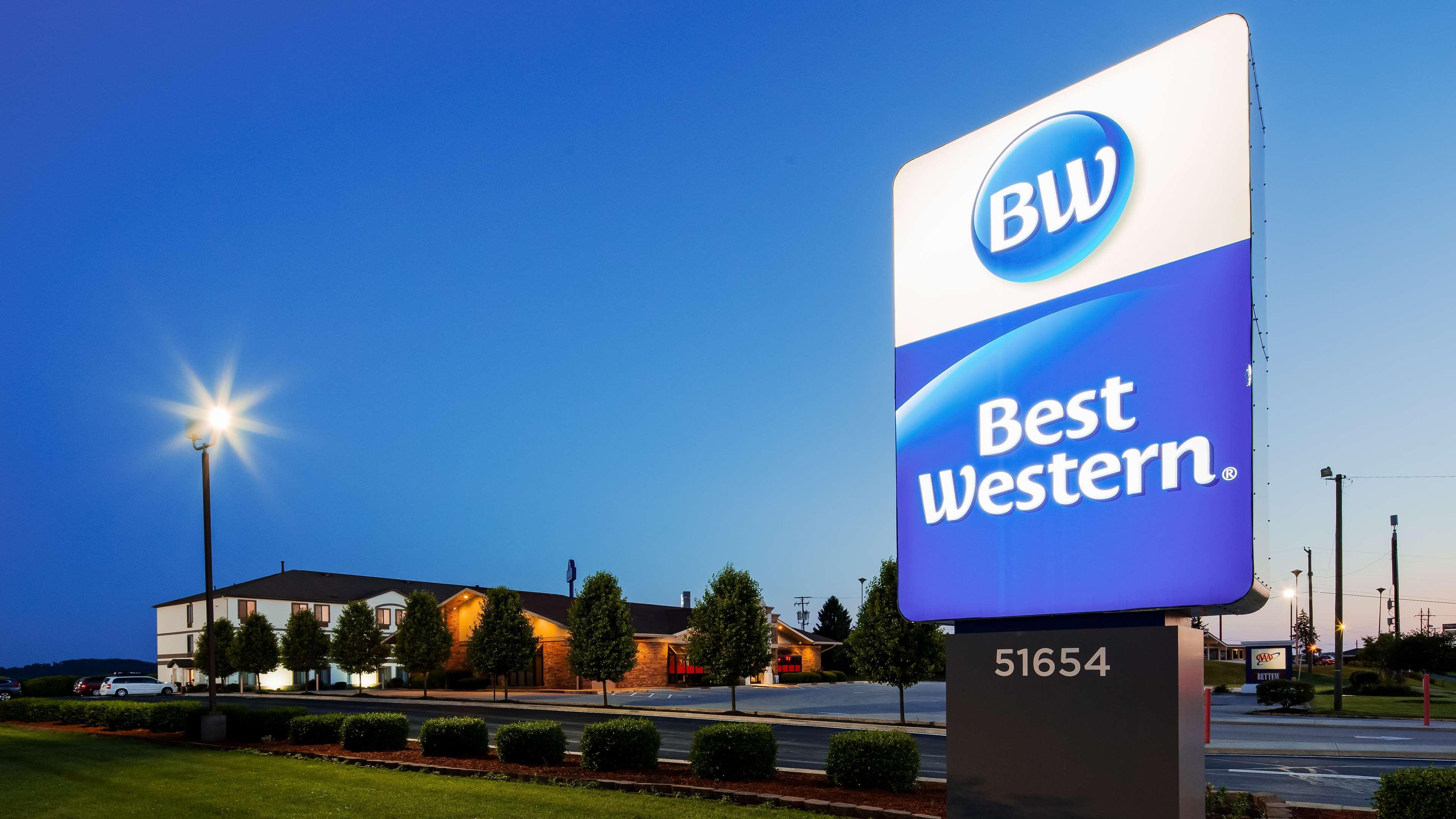 Best Western Hartford Hotel And Suites Exterior photo